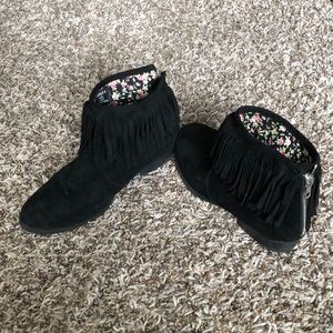 Girls fringe booties